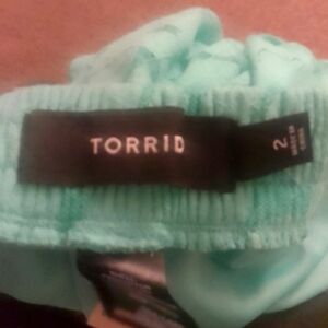 Torrid Size 2 (18/20) teal shorts with lacy overlay